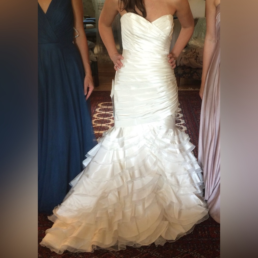 Wedding dress Mermaid satin ivory — Never worn. Never altered. Approx size 8-10